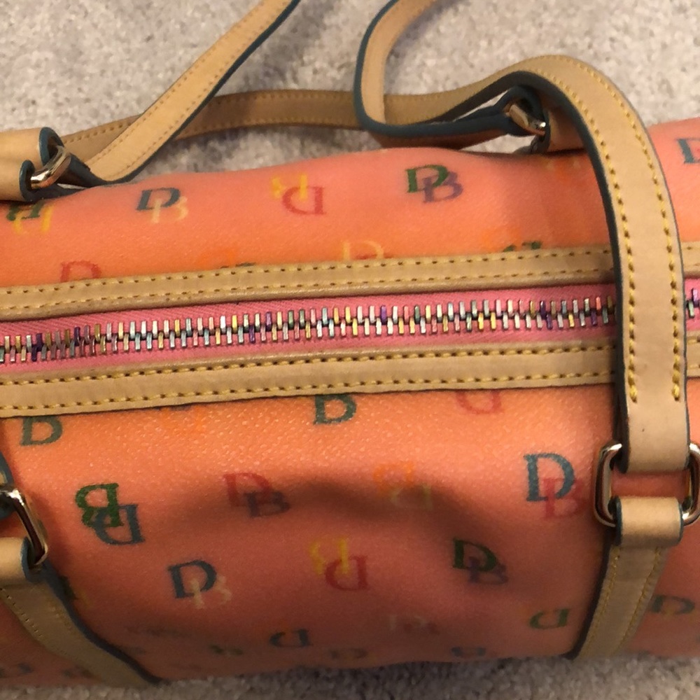 Pink Dooney & Burke hand bag. Used condition. - Picture 5 of 8